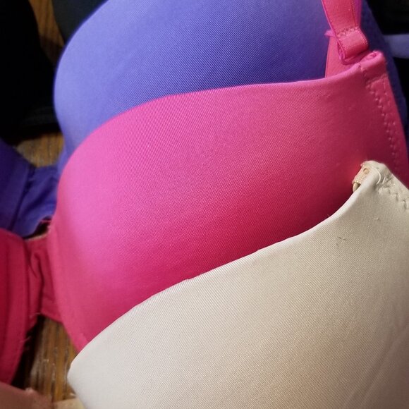 Women's bras - Picture 2 of 3